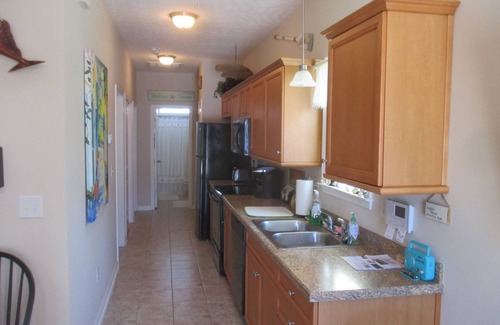 Myrtle Beach Cottage | The Marlin at Gulf Stream invites you to relax with an Ocean Breeze.