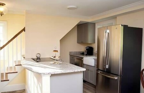 New Kent House | The Martin House: Historic 1 Br Cottage