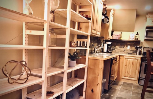 Kellogg Condo | The Matterhorn Escape, cozy hillside Kellogg Condo