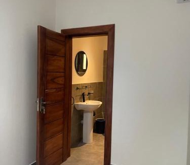 Oyarifa House | The Max Guest House