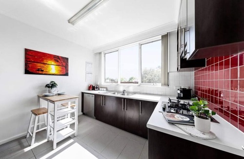 St. Kilda East Apartment | The Meadow Gardens Oasis