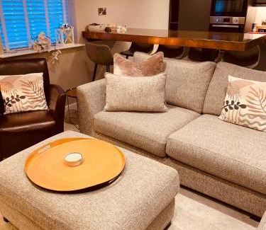 Yarm Apartment | The Mews Cottage, with parking, Yarm