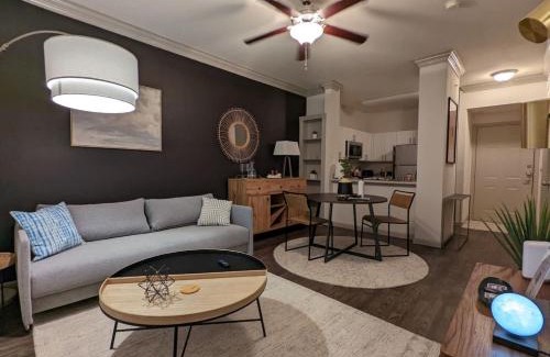 Nassau Bay Apartment | The Mid-Century Modern