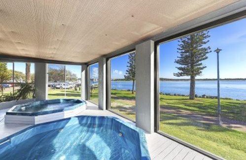 Port Macquarie Hotel | The Mid Pacific