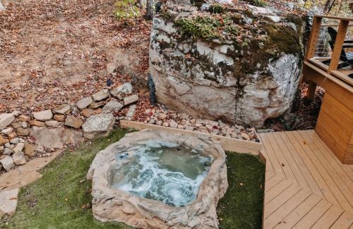 Wildwood House | The Mighty Sycamore Treehouse at Treetop Escapes