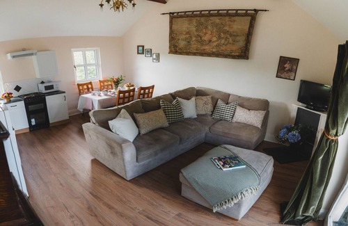 Ashford Apartment | The Milking Parlour Self Catering first floor 3 Bedroom Apartment.