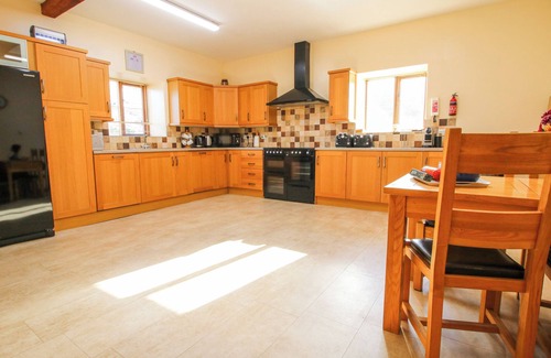 Alberbury House | THE MILL HOUSE, family friendly, luxury holiday cottage in Alberbury
