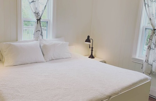 Shelburne Cottage | THE MINT ROSE COTTAGE