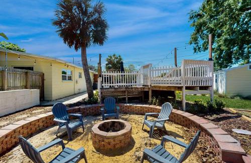 College Green Estates House | The Modern Beach Pad
