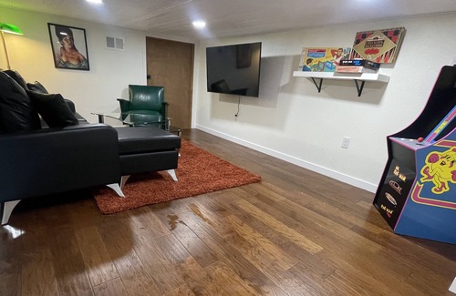 Galena Apartment | The Mollie Retreat ⊹ Lux King Studio Suite on RT 66 ⊹ Gamer's Loft ⊹ New in 2023