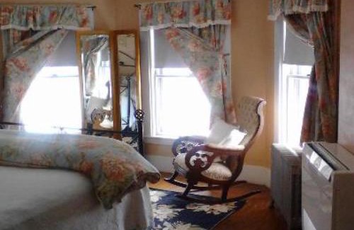 Jaffrey Bed & Breakfast | The Monadnock Inn