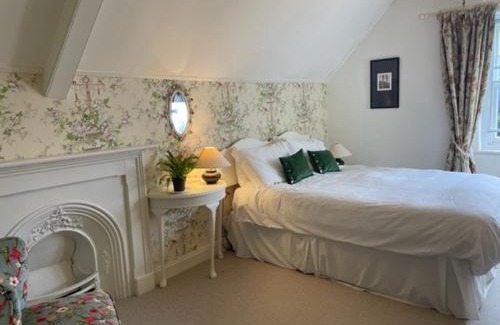 Somerton Apartment | The Mount Somerton Retreat - Nr Bruton, Glastonbury, The spectacular Wells Cathedral, Millfield School, Leonardo Helicopters, Yeovilton