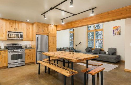 Rossland Ski Chalet | The Mountain Project #2