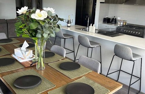 Nagambie House | The Nagambie Stay - 10 people and secure boat parking