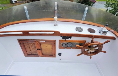 Old Mill Boat Rental | The Nautical Nights - A welcoming 2-bedroom boat with WiFi in scenic Seward