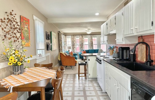 Oskaloosa Condo | The Nest - next to bakery and downtown
