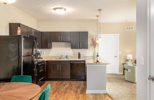 Westerville Apartment | The New Albany Perch | Top Floor | Pet-Friendly!