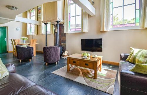 Great Hatfield House | The New Chapel