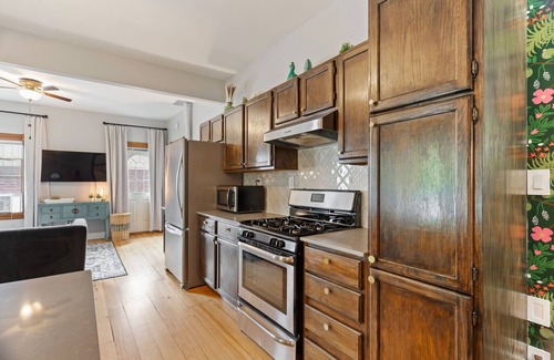 Hastings Apartment | The Nininger Historic Apt - Walk to DT & River, King Bed, Pet Friendly