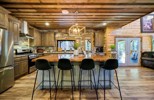 Broken Bow House | The Nomi Lodge - Sleeps 28 - Gorgeous Rustic Cabin, Centrally Located, Tons of Amenities