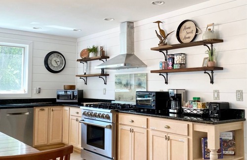 Wheeler House | "The Nook"- ROOMY Home 2mi- Dunes & Chesterton, Yard, Fire Pit, Grill, Game Room