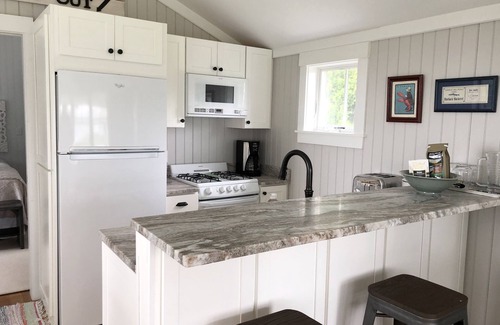Mid-Coast and Islands House | The Nugget- Perfect 1 bedroom cottage. Across from Mackerel Cove, Johnson Field.