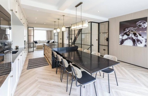 Stockport House | The Oak Dene is a beautifully designed retreat in High Lane that blends sophisticated style with everyday comfort. Finished to an exceptional standard and a calm neutral palette that creates a sense of modern elegance from the moment you walk in.