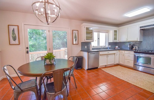 Fayetteville House | The Oak House - 1 mi from DT Fayetteville and UofA
