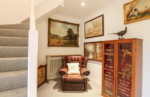 Wymondham Apartment | The Oak Room - Windmill Country Retreats