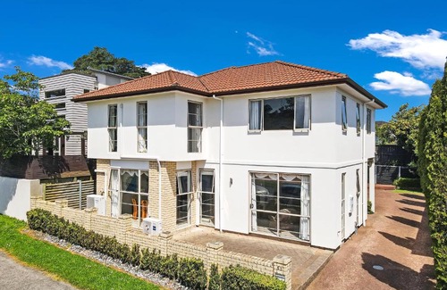 Flat Bush House | The Oasis