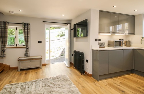 Coalbrookdale House | THE OFFICE, romantic, with a garden in Ironbridge