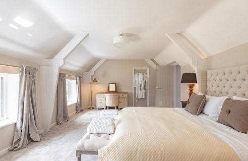South Creake House | The Old Chequers - Hot tub & Games room