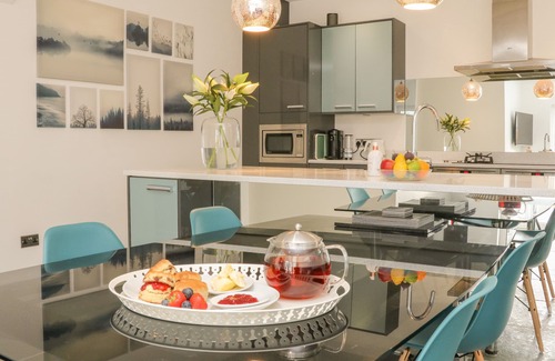 Braunton Cottage | THE OLD COACH HOUSE, family friendly, with hot tub in Braunton