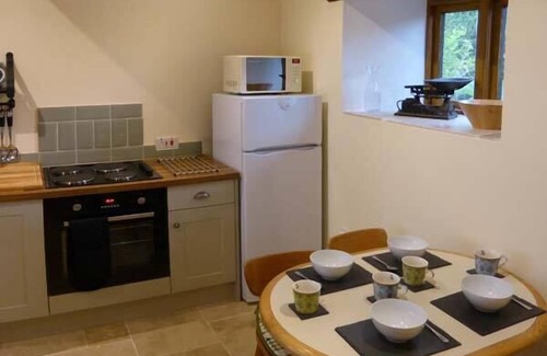 Weston-super-Mare Cottage | THE OLD COTTAGE, family friendly, with a garden in Weston-Super-Mare
