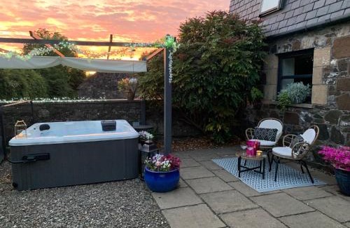 Cupar Apartment | The Old Dairy - Romantic Country Apartment with Hot Tub & Log Burner