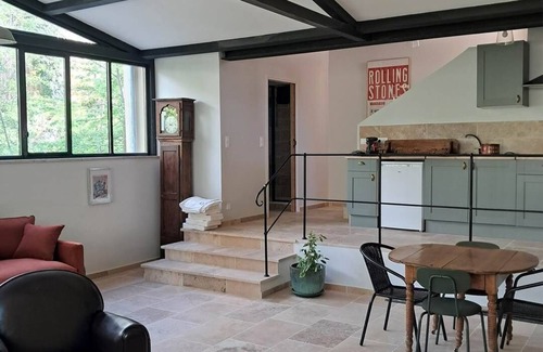 Jouques Apartment | “The Old Disco” Suite