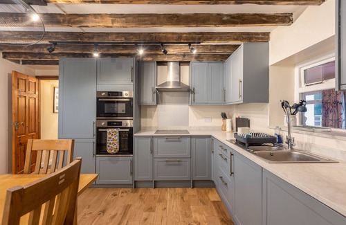 Ganton Cottage | The Old Farm Shop - a holiday cottage that sleeps 6 guests in 3 bedrooms