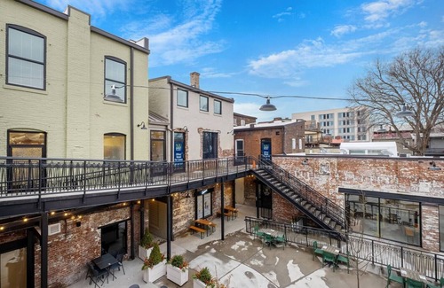 East Market District Condo | The Old Fashioned~Luxury 1BR~Stay Nulu Marketplace