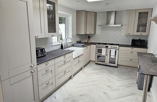 Chippenham House | The Old ForgenCosy 4-bed home near Bath & the Cotswolds. Perfect for groups