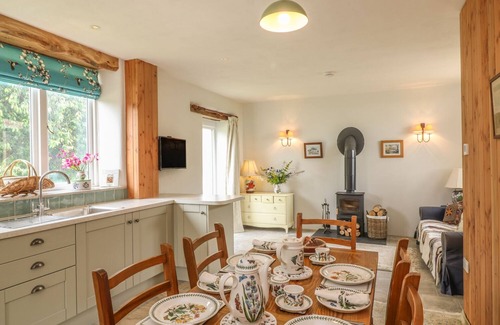 Broadwoodkelly Cottage | THE OLD LAUNDRY, pet friendly, with open fire in North Tawton