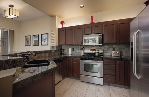 Southern Crossing House | The Old Mill Retreat – Modern Home for 6, Walk to Shopping, Dining & More!