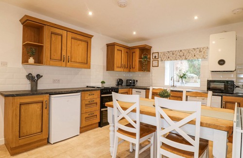 Alton Cottage | THE OLD PARLOUR, family friendly, character holiday cottage in Alton