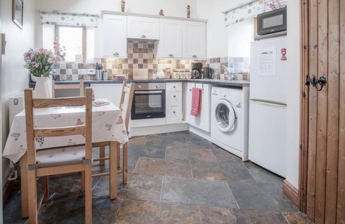Crynant Apartment | The Old School Cottage (Ship Farm) - 1 Bedroom - Rhossili
