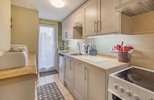 Rock Cottage | THE OLD STABLE, romantic, with a garden in Far Forest, Worcestershire