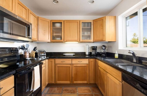 Oak Park House | The Old Town Classic! | Golf + Shop + Eat + Enjoy!