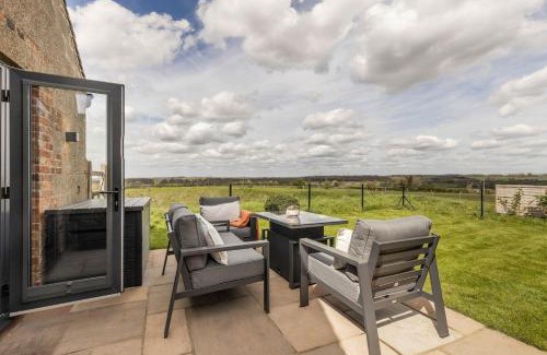 Measham Villa | The Old Tractor Shed Luxury Private Hot Tub & View