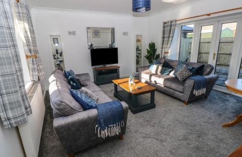 Draethen House | The Old Well Bungalow - Ty Mawr Farm