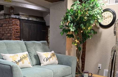 Arthur House | The Olde Mill Inn - single rooms ($129-189) or whole house ($1,000) - per night