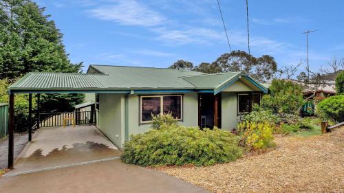 Katoomba House | The Olive House Backs Blue Mountains National Park