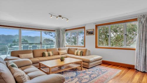 Katoomba House | The Olive House Backs Blue Mountains National Park